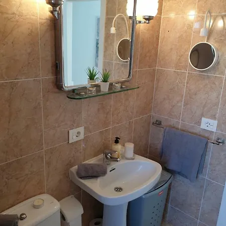 Casa Bonita Only 480 M To Beach, Balcony, Mountain View, Wifi, Central Location Apartmán