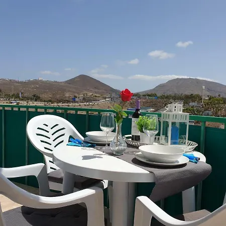 Casa Bonita Only 480 M To Beach, Balcony, Mountain View, Wifi, Central Location Playa Feñabe